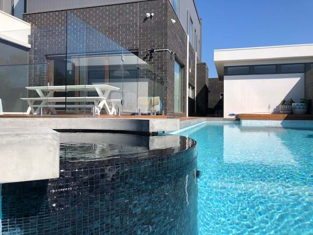 Frameless Glass Fencing in Melbourne