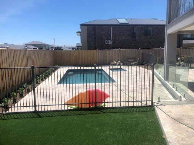 Combination Fencing in Melbourne