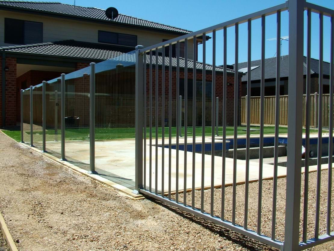 Combination Fencing in Melbourne