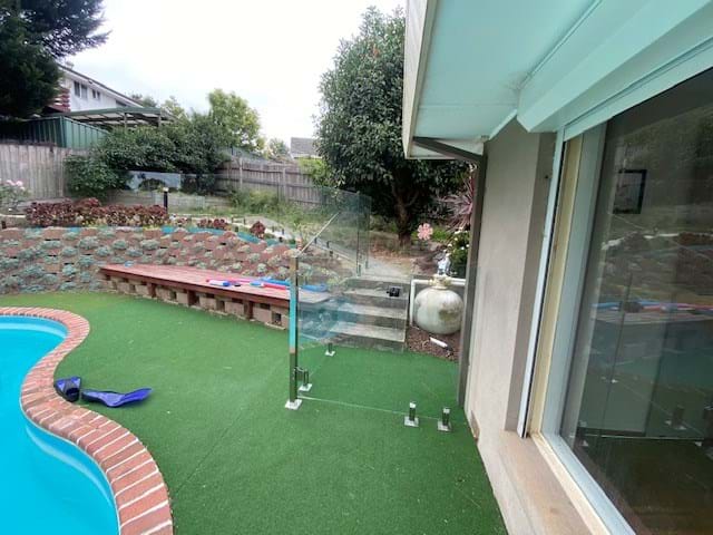 Frameless Fence Custom rake and corner Install in Ivanhoe