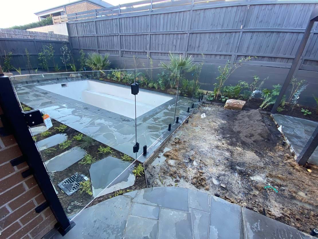 Frameless fence with black spiggots and hardware