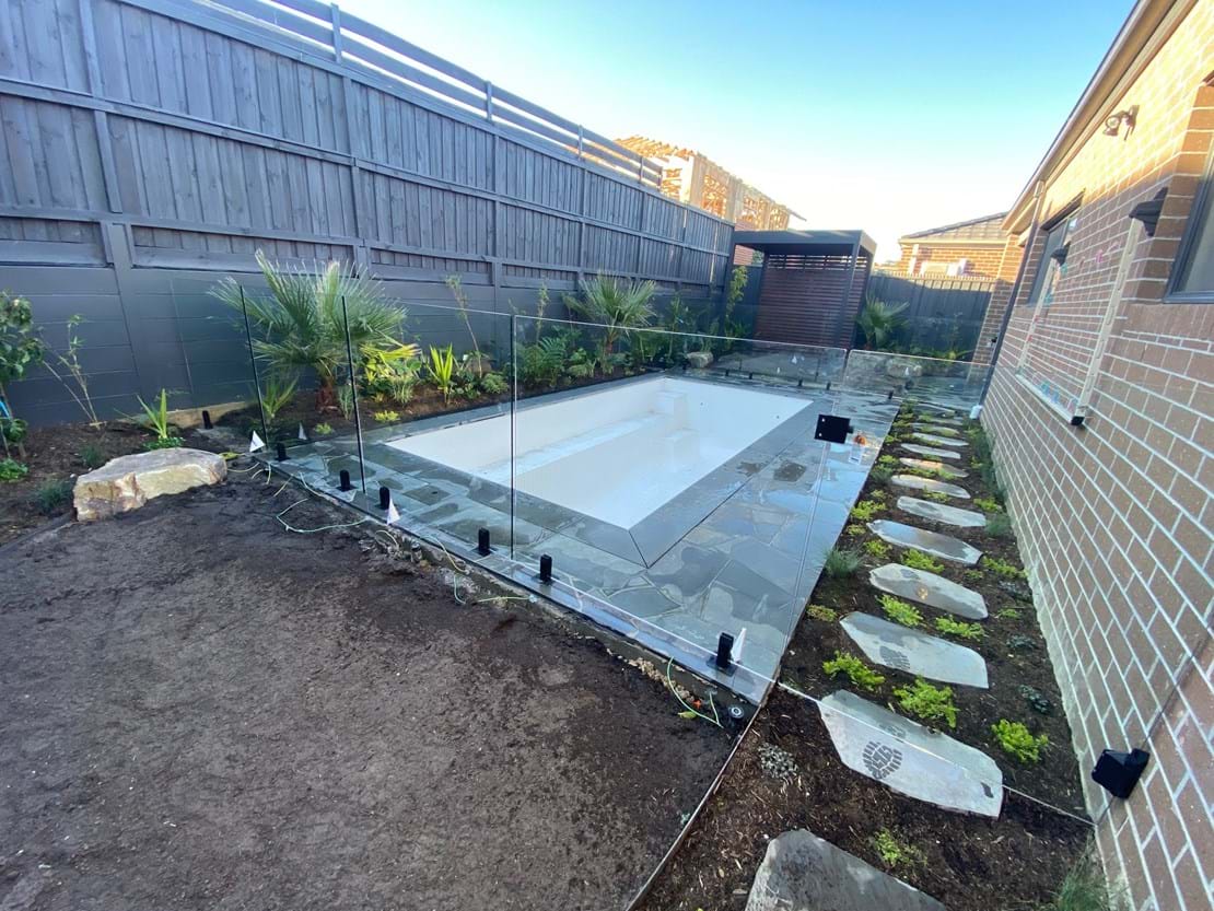 Frameless fence with black spiggots and hardware