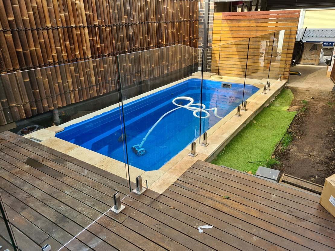 Frameless fence with custom panel