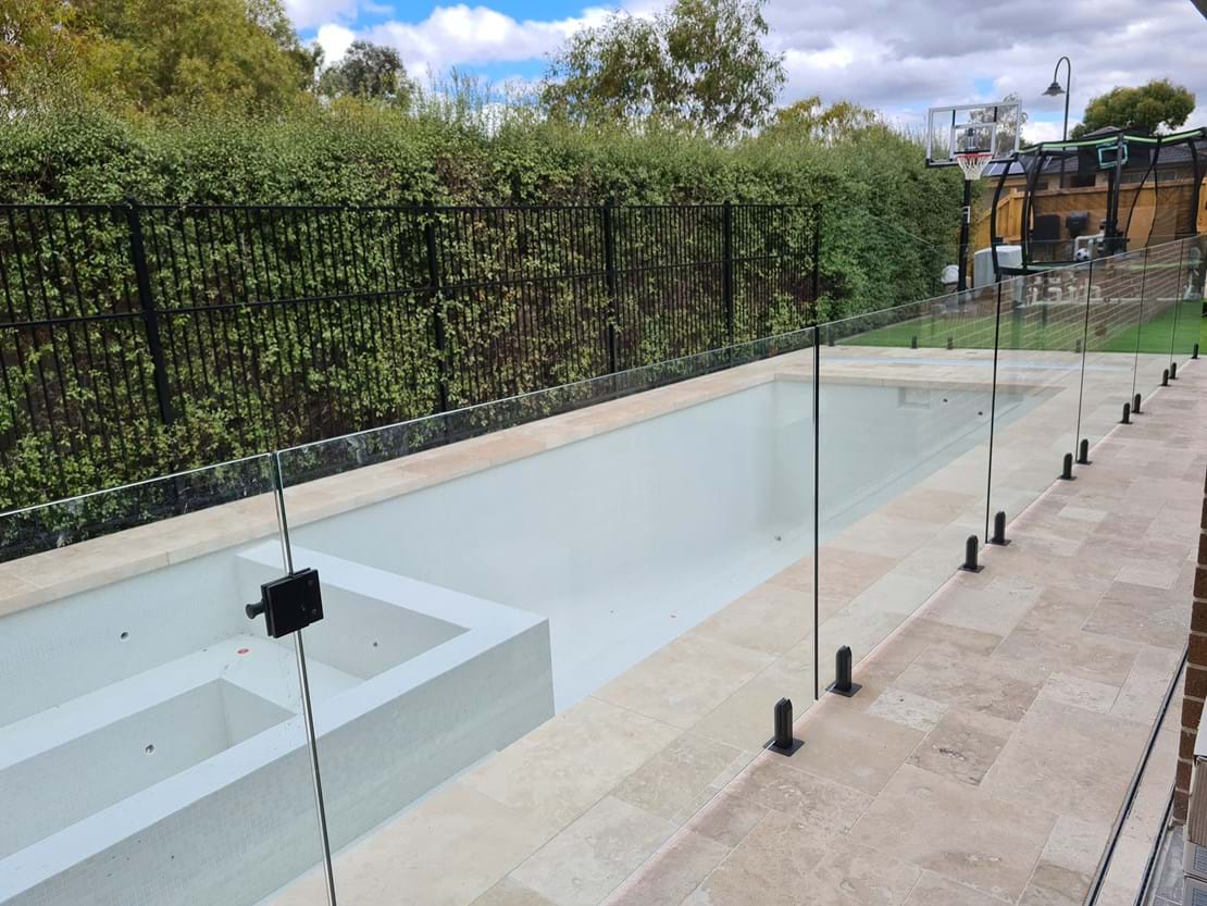 Frameless fence with polished hardward install in Doreen