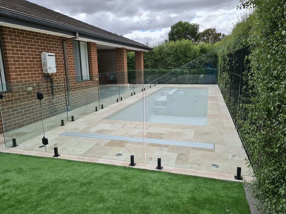 Frameless + Custom 1800 Aluminium high tube